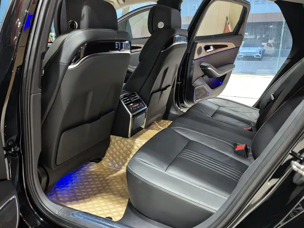 Hongqi H9 2.0 T Connected Flagship Enjoyment