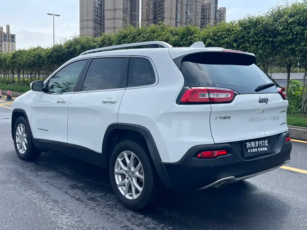 Cherokee 2.0 L Superior
