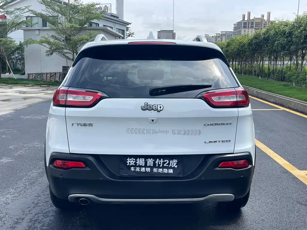 Cherokee 2.0 L Superior