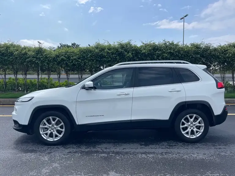 Jeep Cherokee 2.0 L Superior