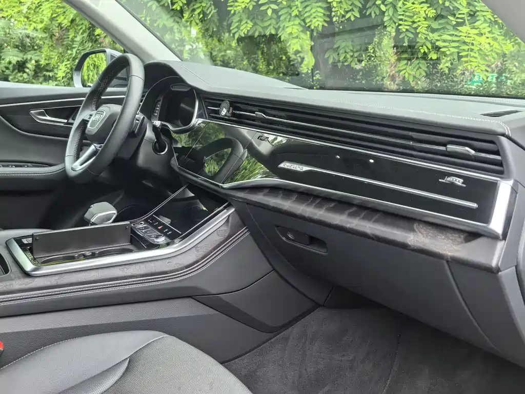 Audi Q8 55 TFSI Luxury Dynamic