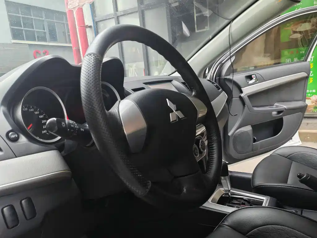 Lancer EX 翼神 2015款 1.8 L CVT时尚版 国V