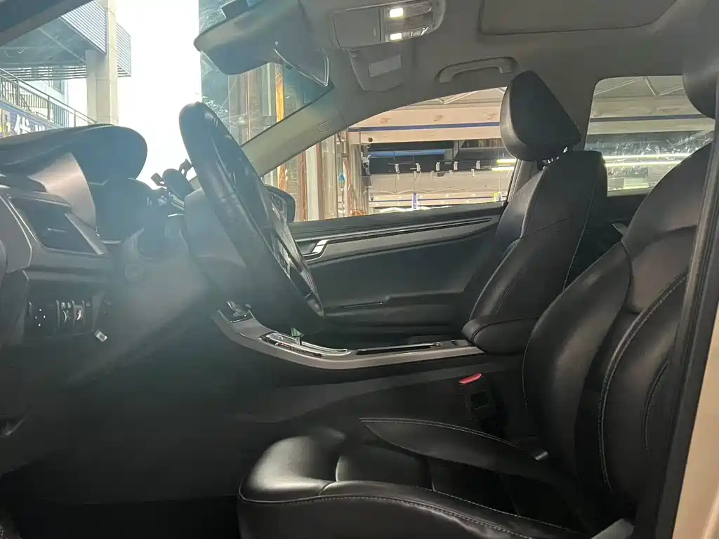 Emgrand GL 1.8 L DCT Elite Smart Enjoyment
