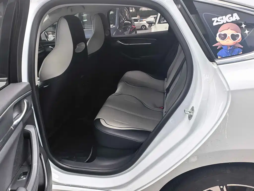 Destroyer 05 Glory DM-i 120 KM Luxury