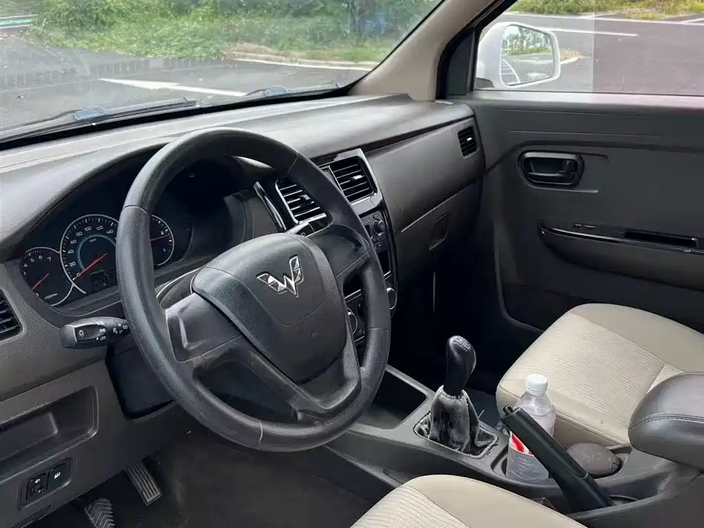 Wuling Rongguang V 1.5 L Standard