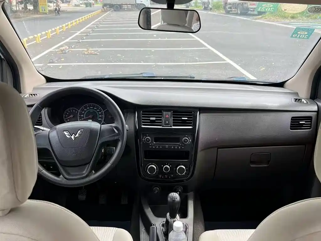 Wuling Rongguang V 1.5 L Standard