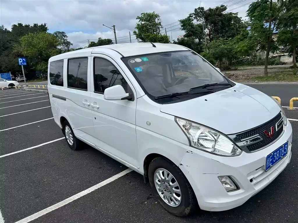 Wuling Rongguang V 1.5 L Standard