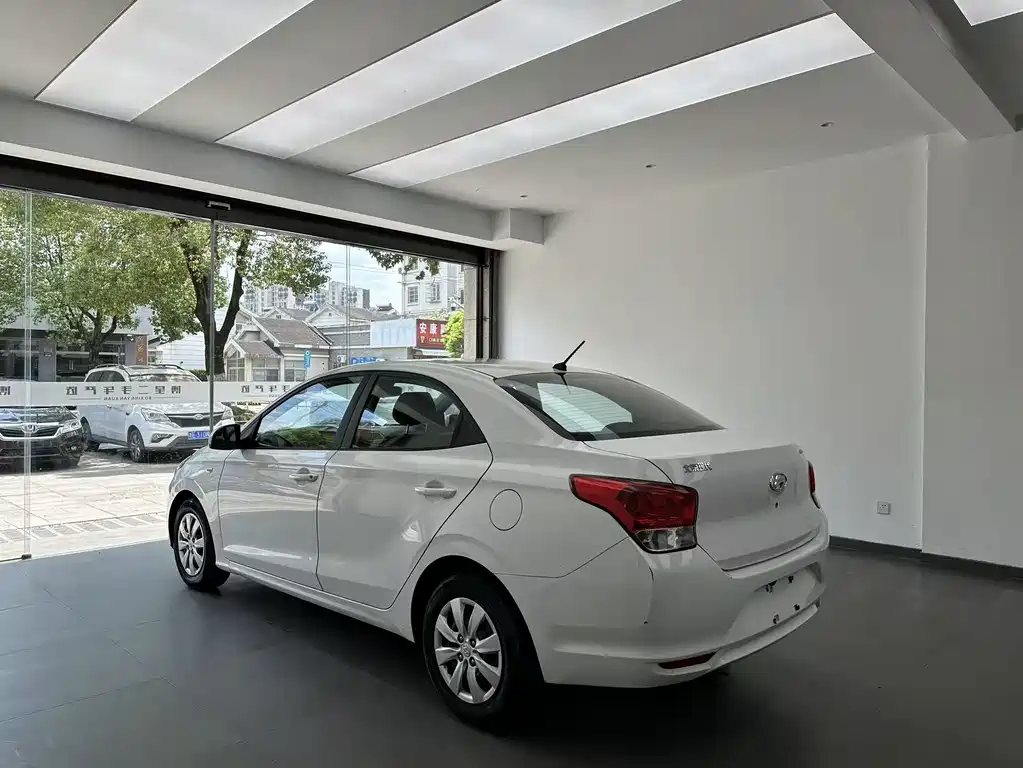 Accent 1.4 L Manual Refreshed CN-V