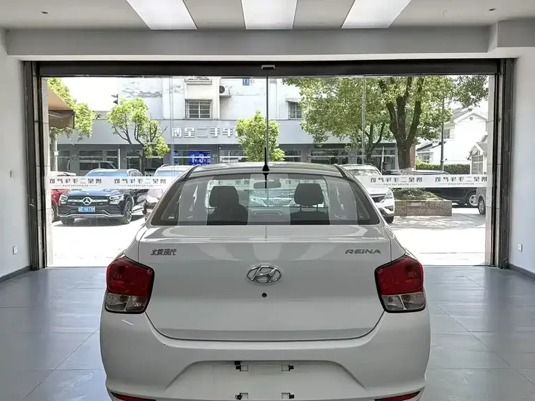 Hyundai Accent 1.4 L Manual Refreshed CN-V