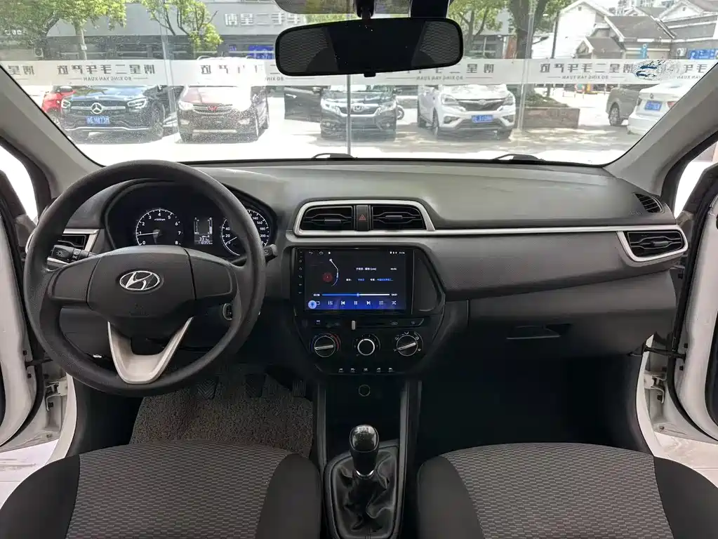 Accent 1.4 L Manual Refreshed CN-V