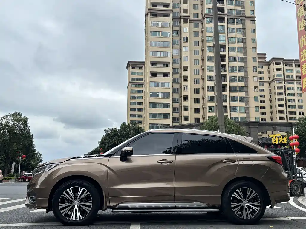Avancier 370 TURBO 4 WD Premium