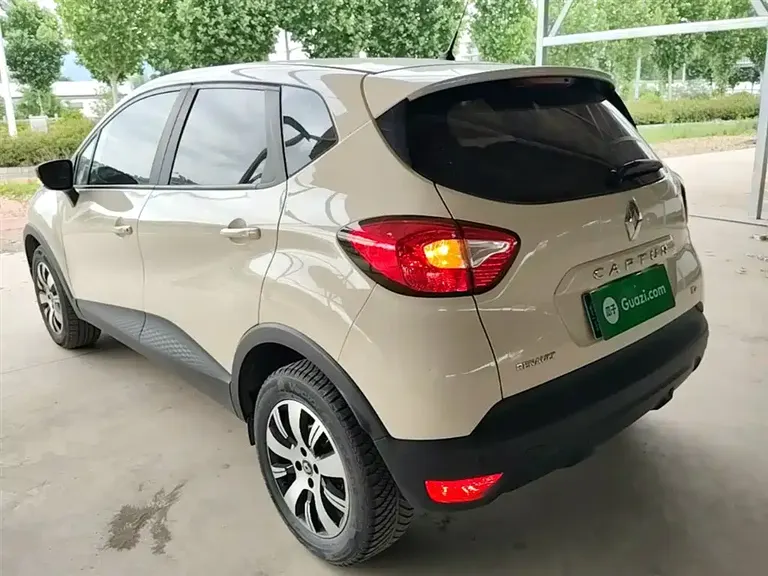 Renault Captur 1.2 T Auto Standard