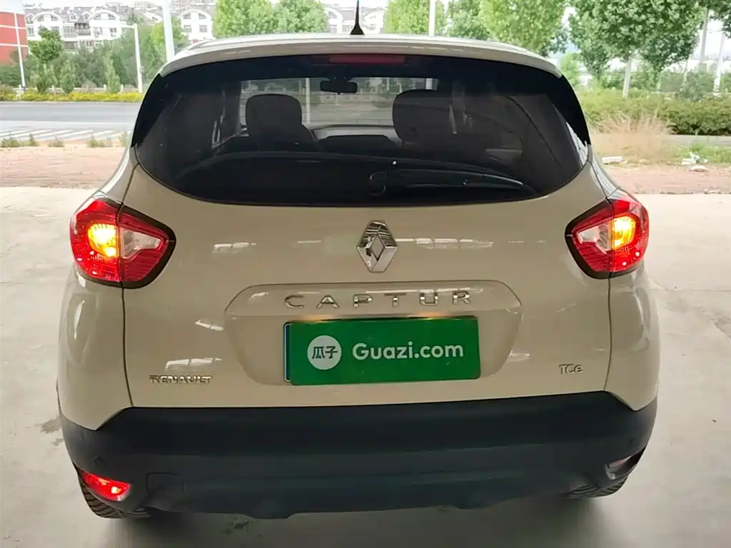 Captur 1.2 T Auto Standard