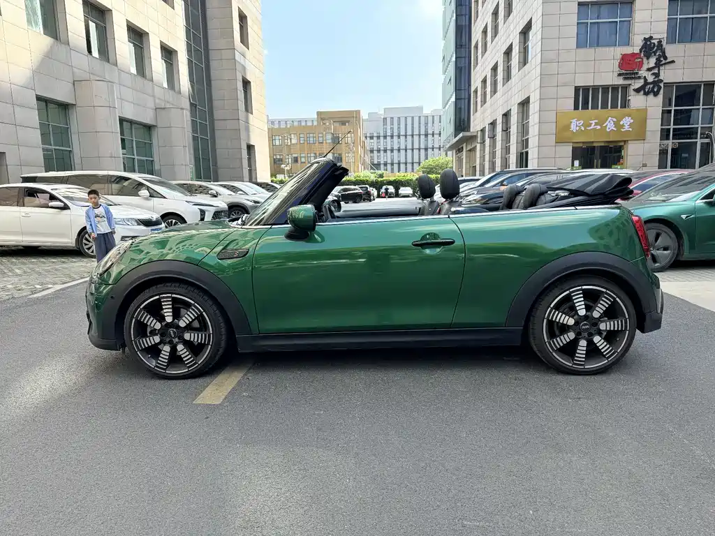 MINI Facelift 2.0 T COOPER S CABRIO Artist