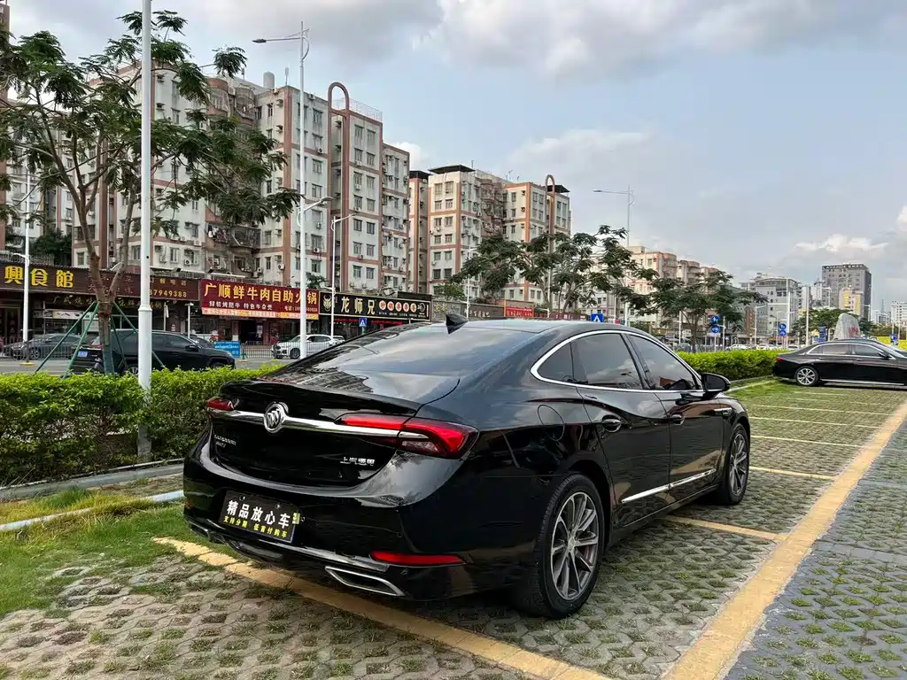 LaCrosse 652 T Luxury