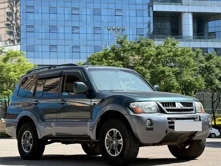 Mitsubishi Pajero 3.0 L AT GLS