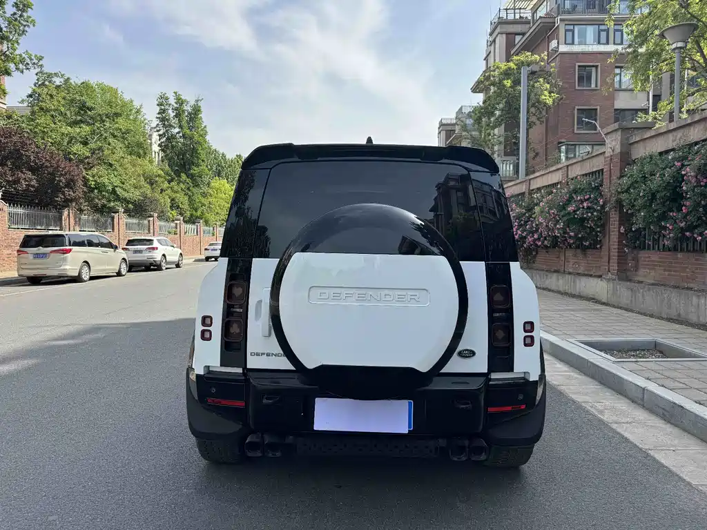 Land Rover Defender 110 3.0 T P400 X-DYNAMIC HSE