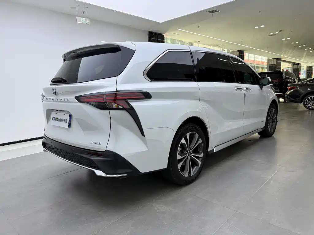 Granvia 2.5 L Hybrid Comfort