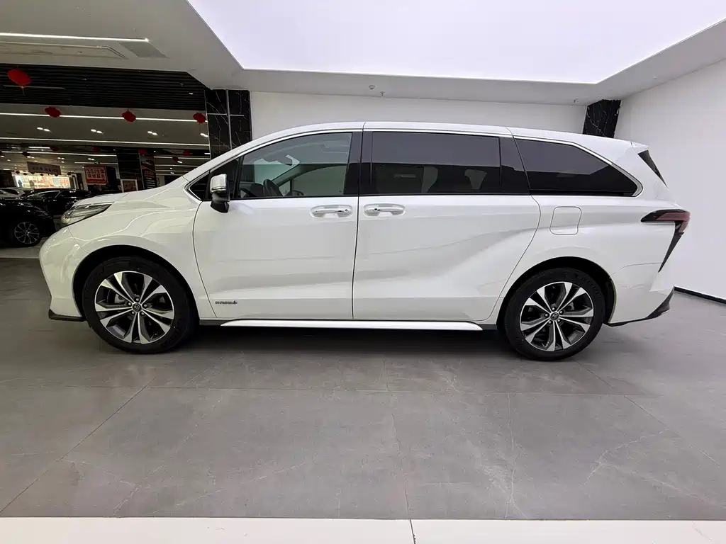 Granvia 2.5 L Hybrid Comfort