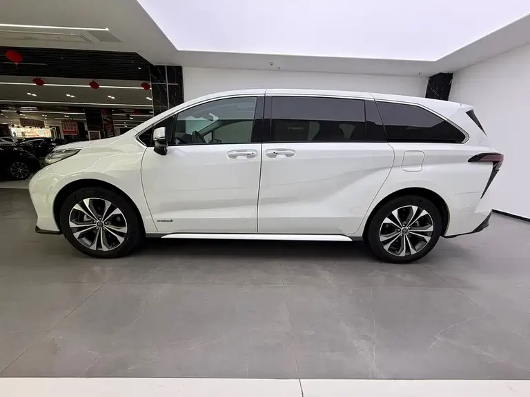 Toyota Granvia 2.5 L Hybrid Comfort