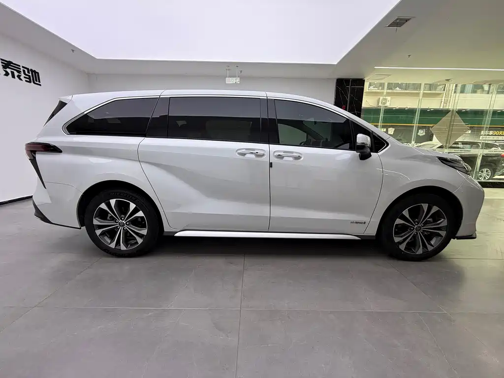 Granvia 2.5 L Hybrid Comfort