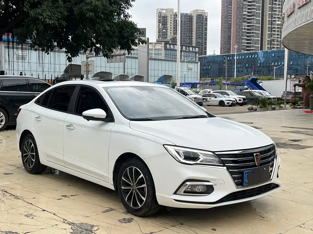Roewe i5 1.5 L Auto 4 G Connected Leading Luxury Flagship