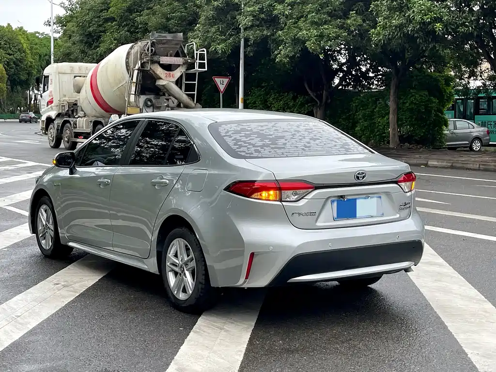 Levin Dual Engine 1.8 H E-CVT Luxury