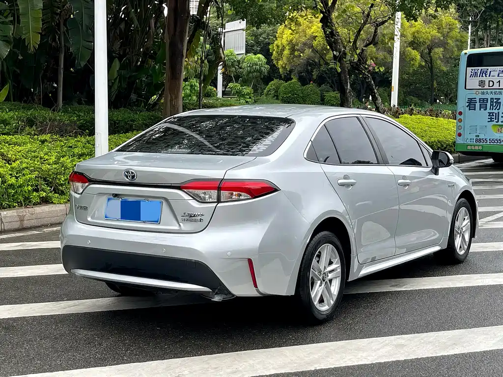 Levin Dual Engine 1.8 H E-CVT Luxury