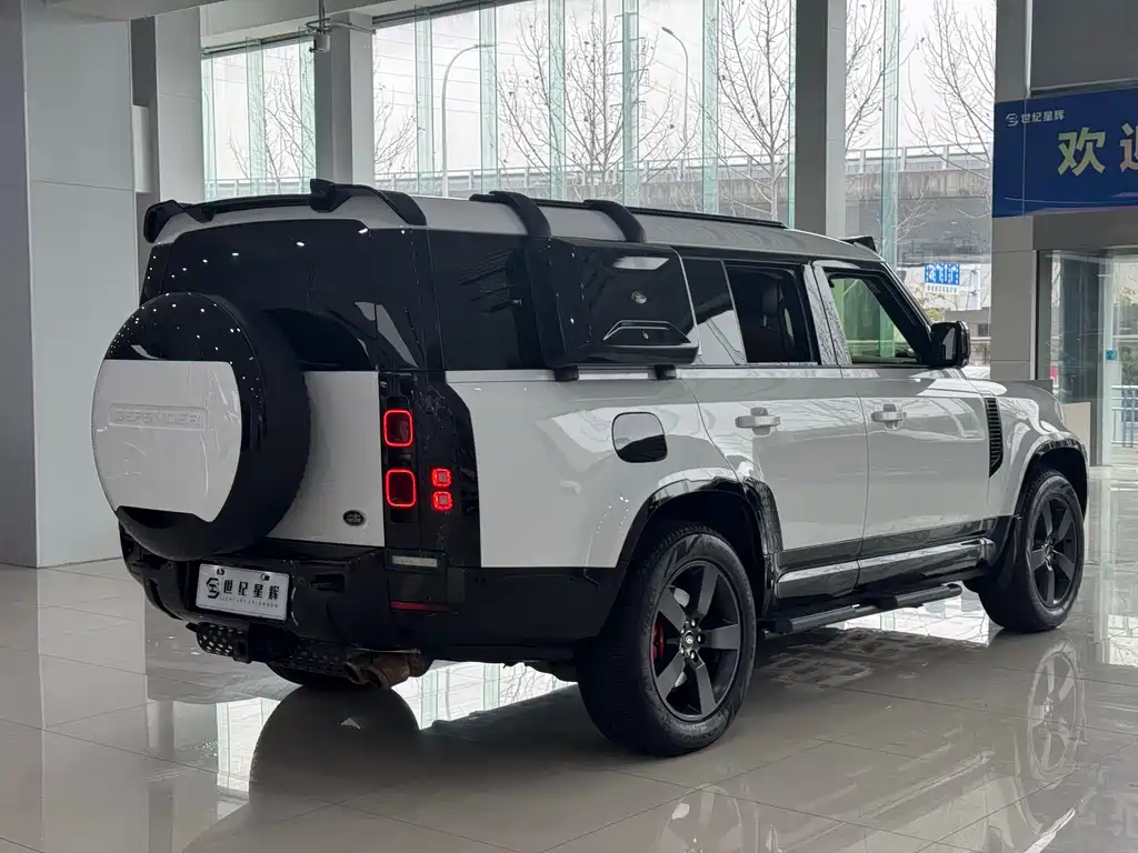 Land Rover Defender 130 3.0 T P400 HSE