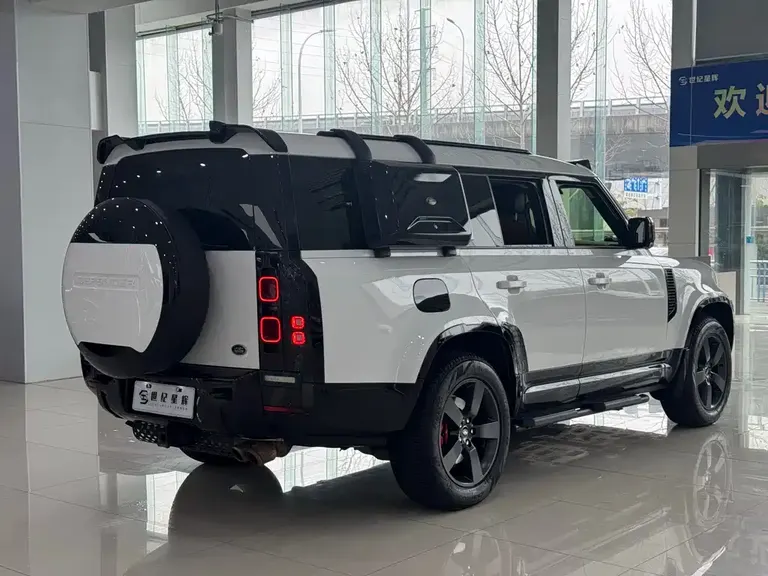 Land Rover Defender 130 3.0 T P400 HSE