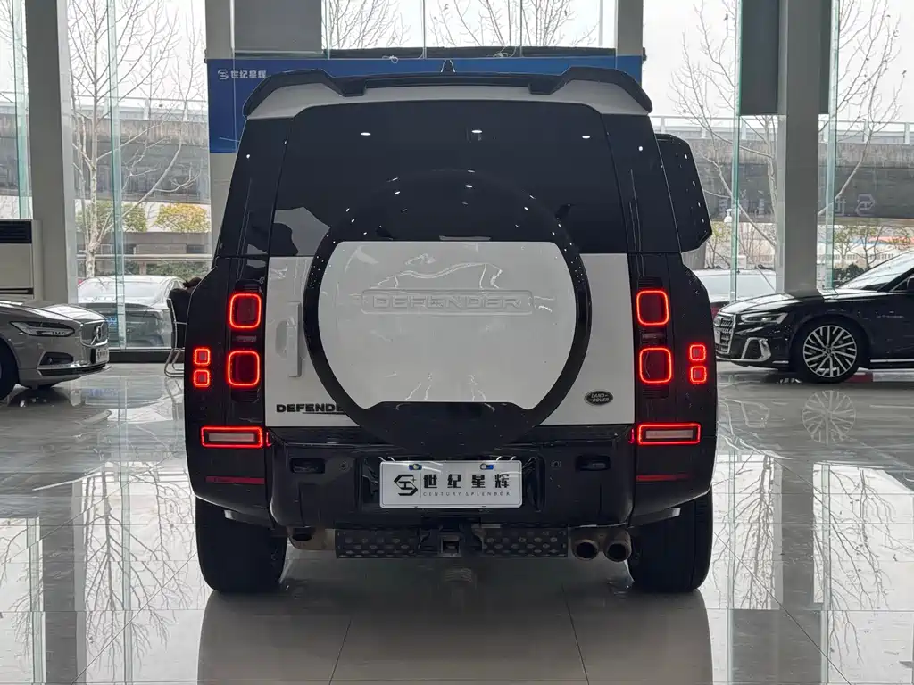 Land Rover Defender 130 3.0 T P400 HSE