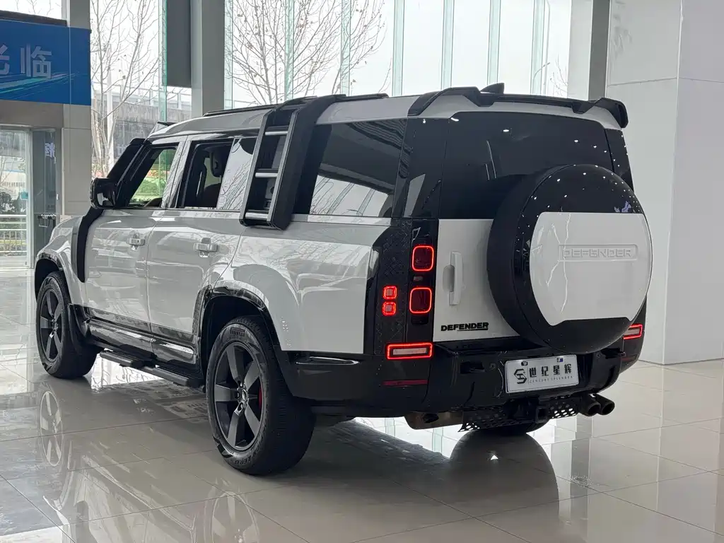 Land Rover Defender 130 3.0 T P400 HSE