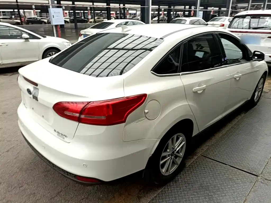Focus Sedan EcoBoost 180 Auto Elite