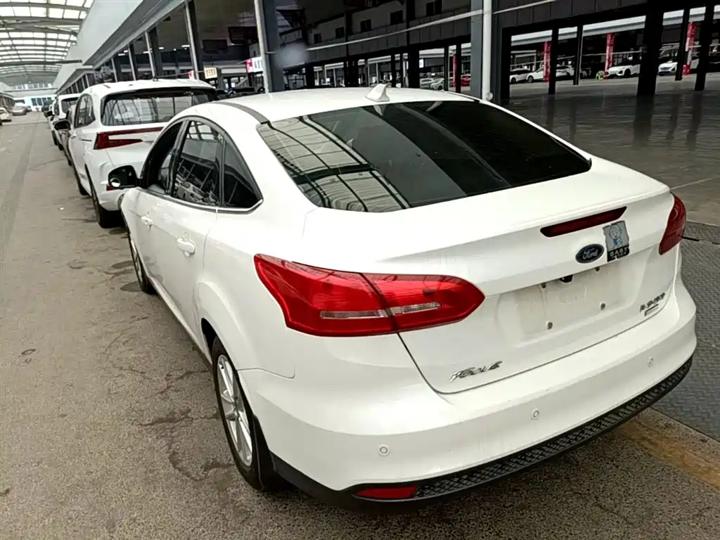 Focus Sedan EcoBoost 180 Auto Elite