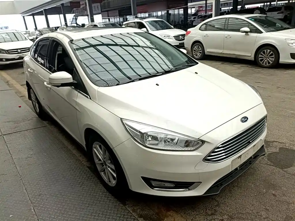 Focus Sedan EcoBoost 180 Auto Elite