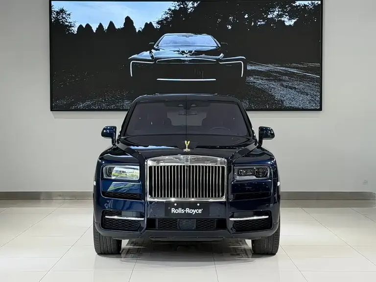 Rolls-Royce Cullinan 4-seat