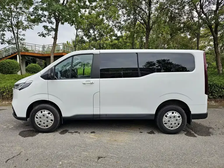 Maxus Xintu V70 2.0 T Elite Auto SWB Low Roof 5 6-seat