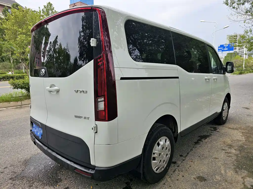 Xintu V70 2.0 T Elite Auto SWB Low Roof 5 6-seat