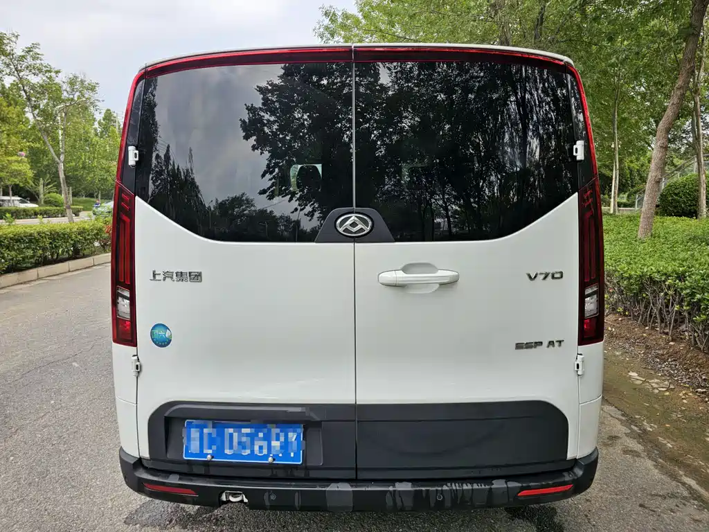 Xintu V70 2.0 T Elite Auto SWB Low Roof 5 6-seat