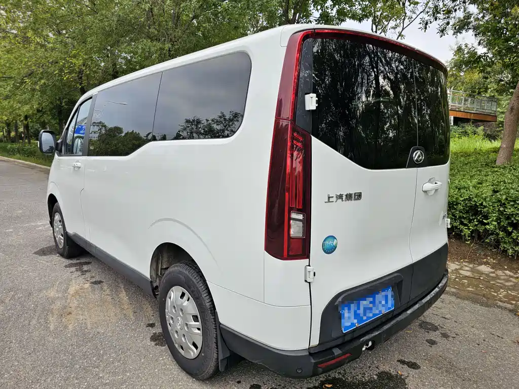 Xintu V70 2.0 T Elite Auto SWB Low Roof 5 6-seat