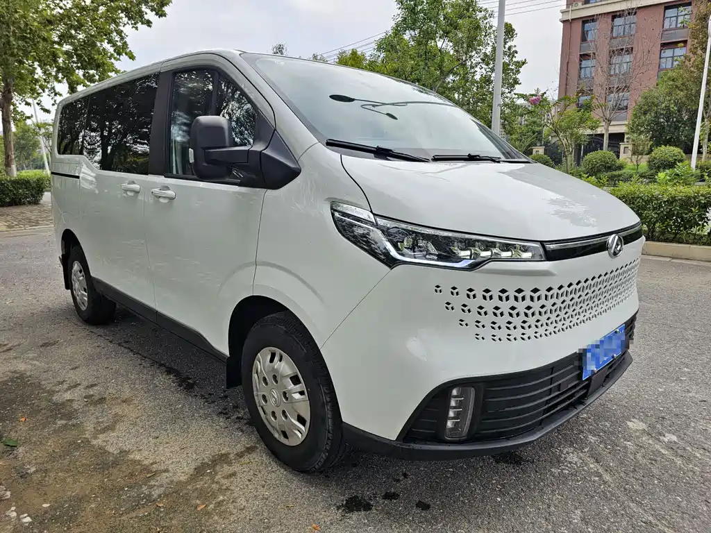 Xintu V70 2.0 T Elite Auto SWB Low Roof 5 6-seat
