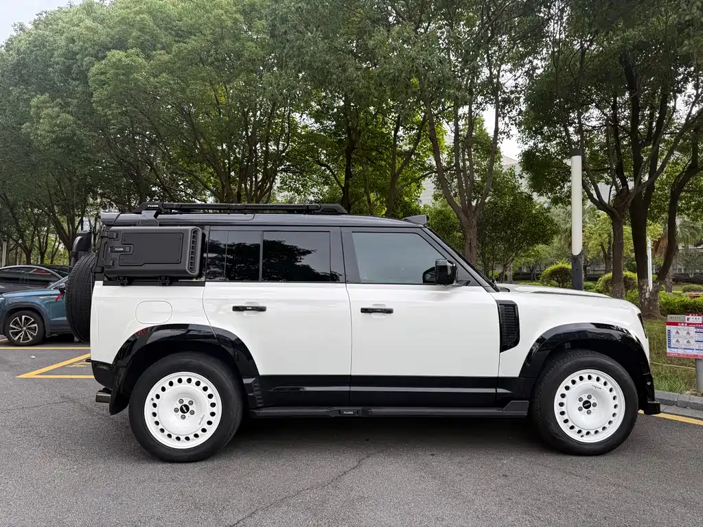 Land Rover Defender 110 3.0 T P400 75 Anniversary Legend