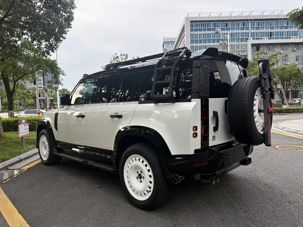 Land Rover Defender 110 3.0 T P400 75 Anniversary Legend