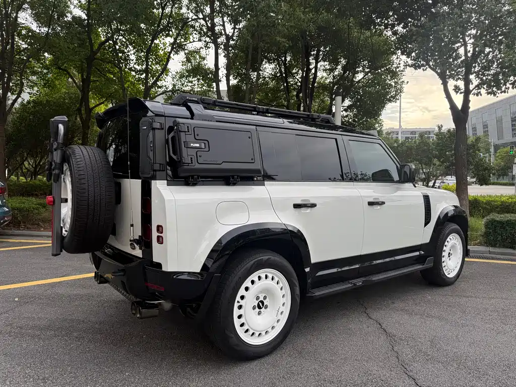 Land Rover Defender 110 3.0 T P400 75 Anniversary Legend