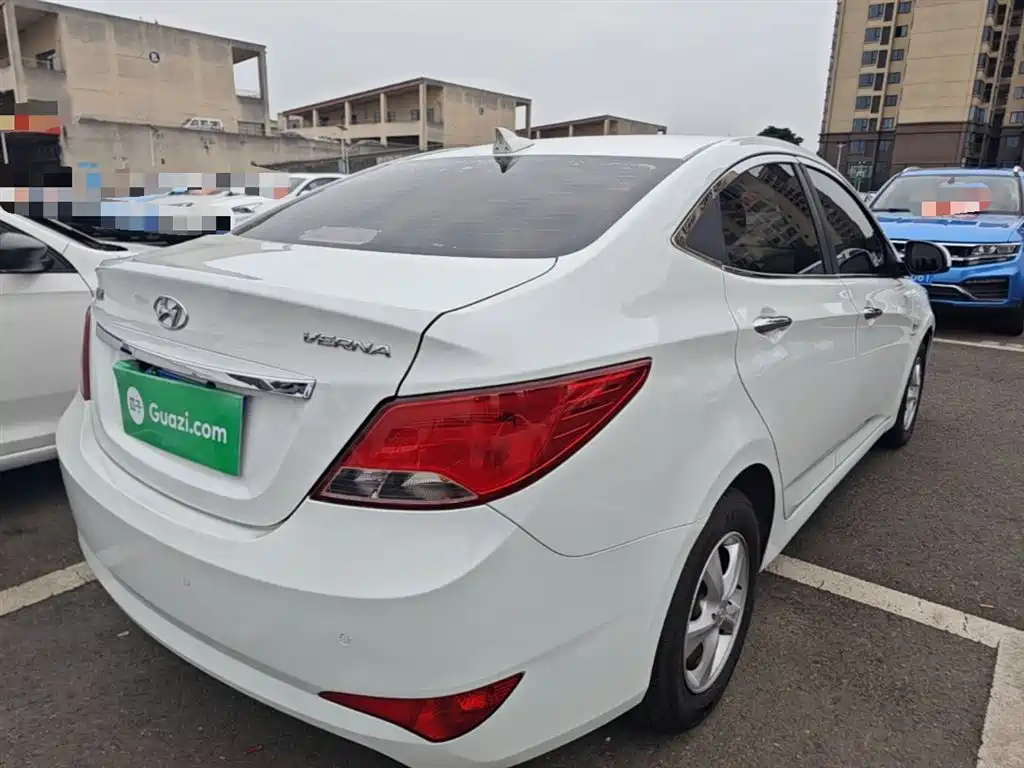 Accent 1.4 L Auto Leading GLX