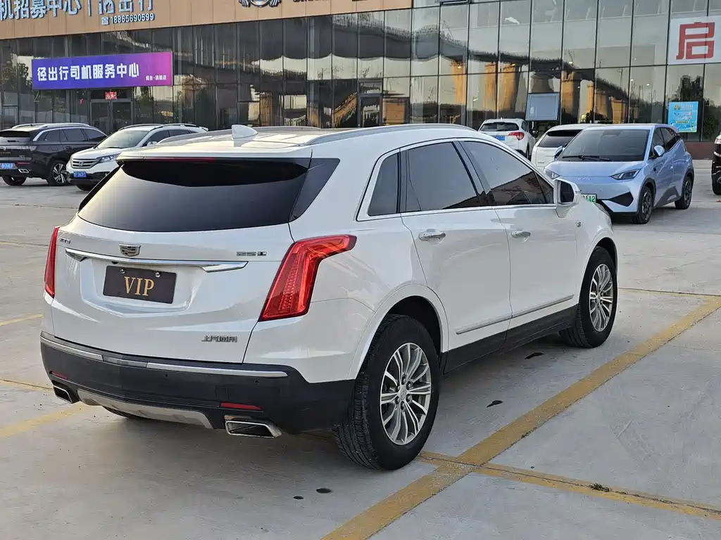 Cadillac XT5 Anniversary Celebration 25 T Luxury