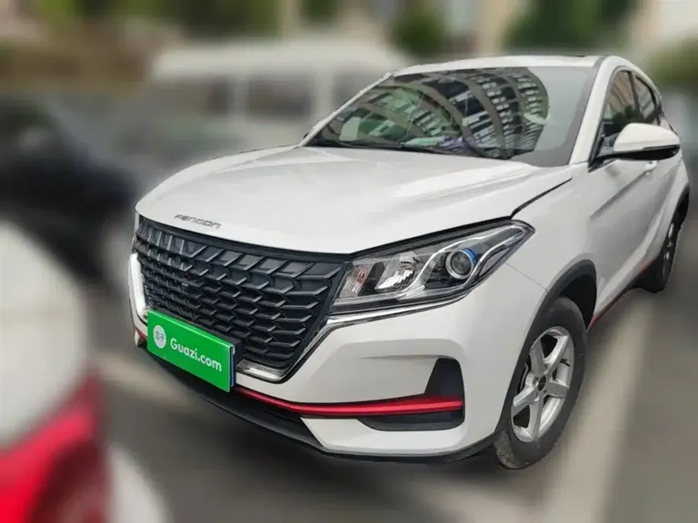 Dongfeng Fengguang 500 1.5 L CVT Joy