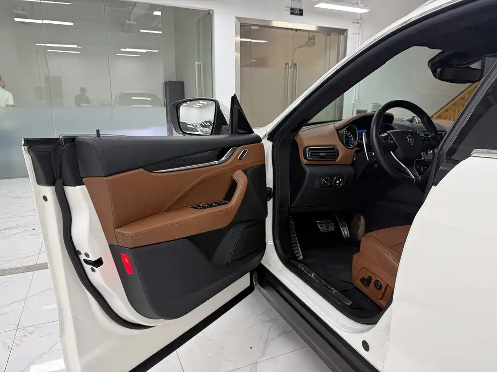 Levante 3.0 T Standard