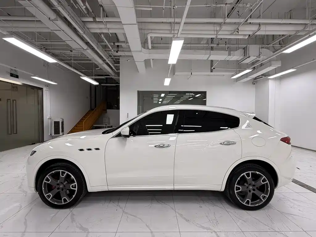Levante 3.0 T Standard