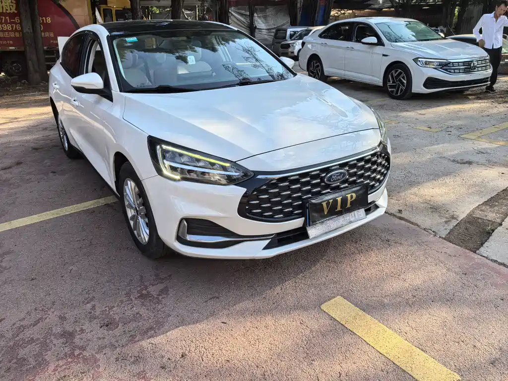 Focus Sedan EcoBoost 180 Auto ST Line